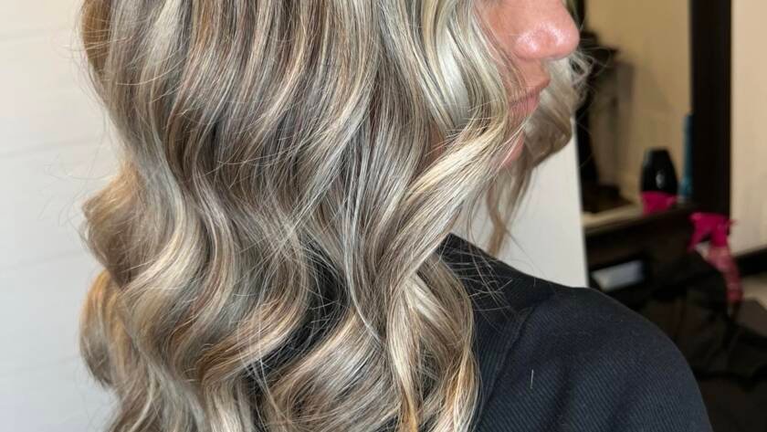 Style Symphony: Mixing and Mastering Hair Trends 1 blonde highlights